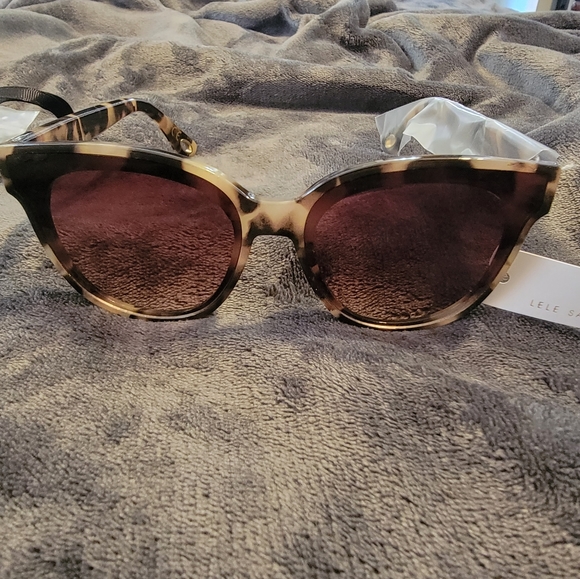 ☆SOLD☆Lele Sadoughi Sunglasses - Picture 3 of 6